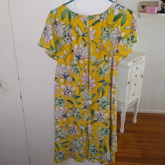 Avon Signature Collection Spring Dress - Picture 3 of 3